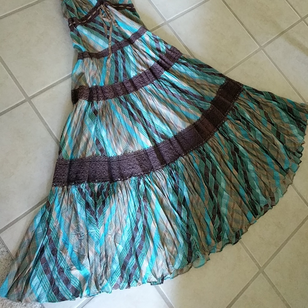 Dress - Picture 7 of 8